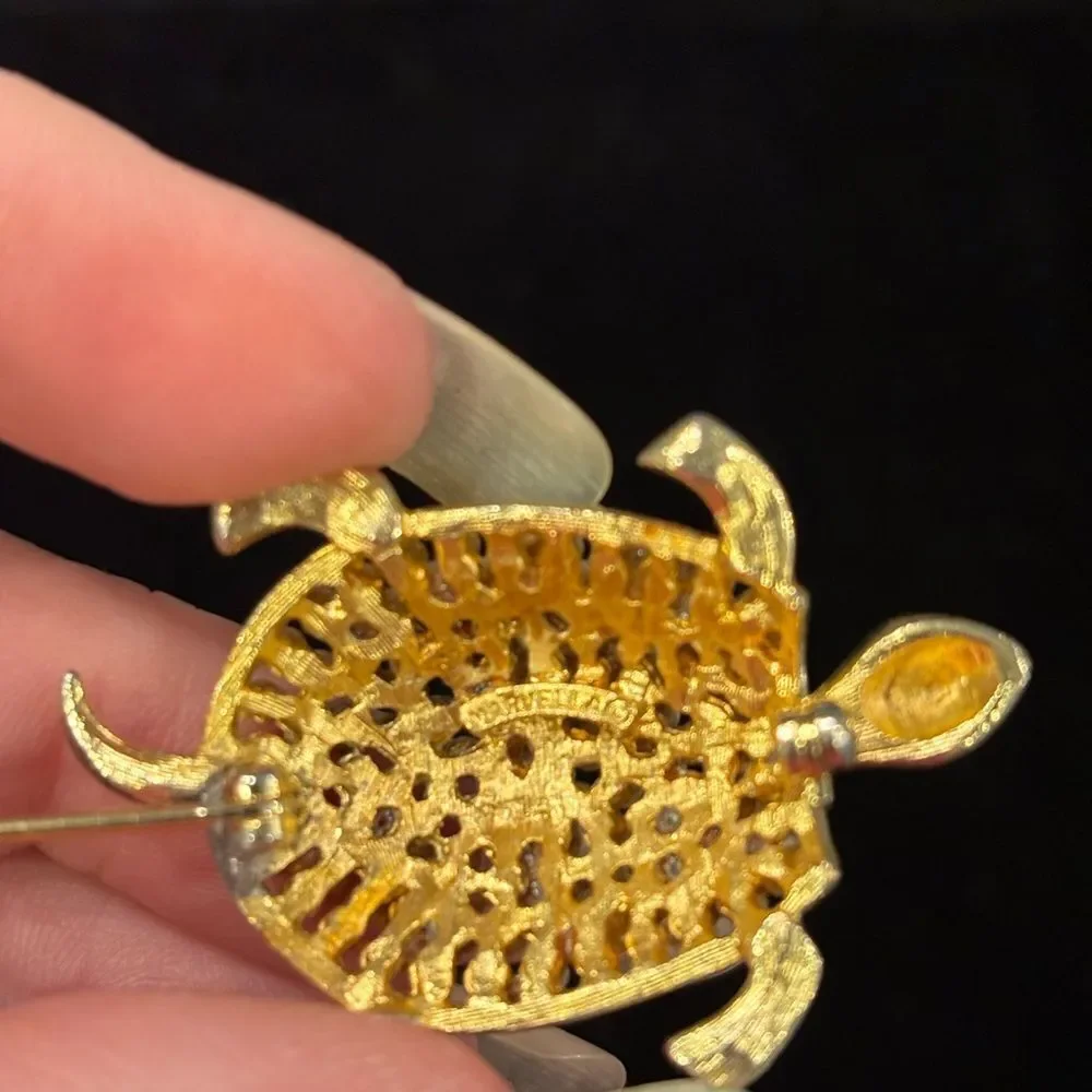 MARVELLA Gold Tone and Seed Bead Pearl Sea Turtle Brooch Vintage